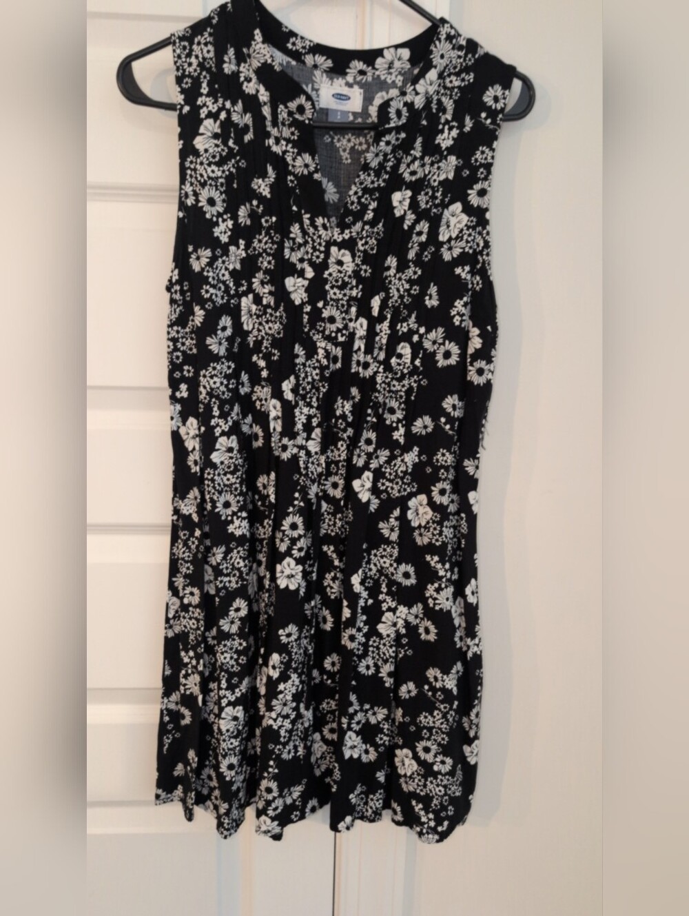 Old Navy Black and White Floral V-Neck Dress - Picture 1 of 8
